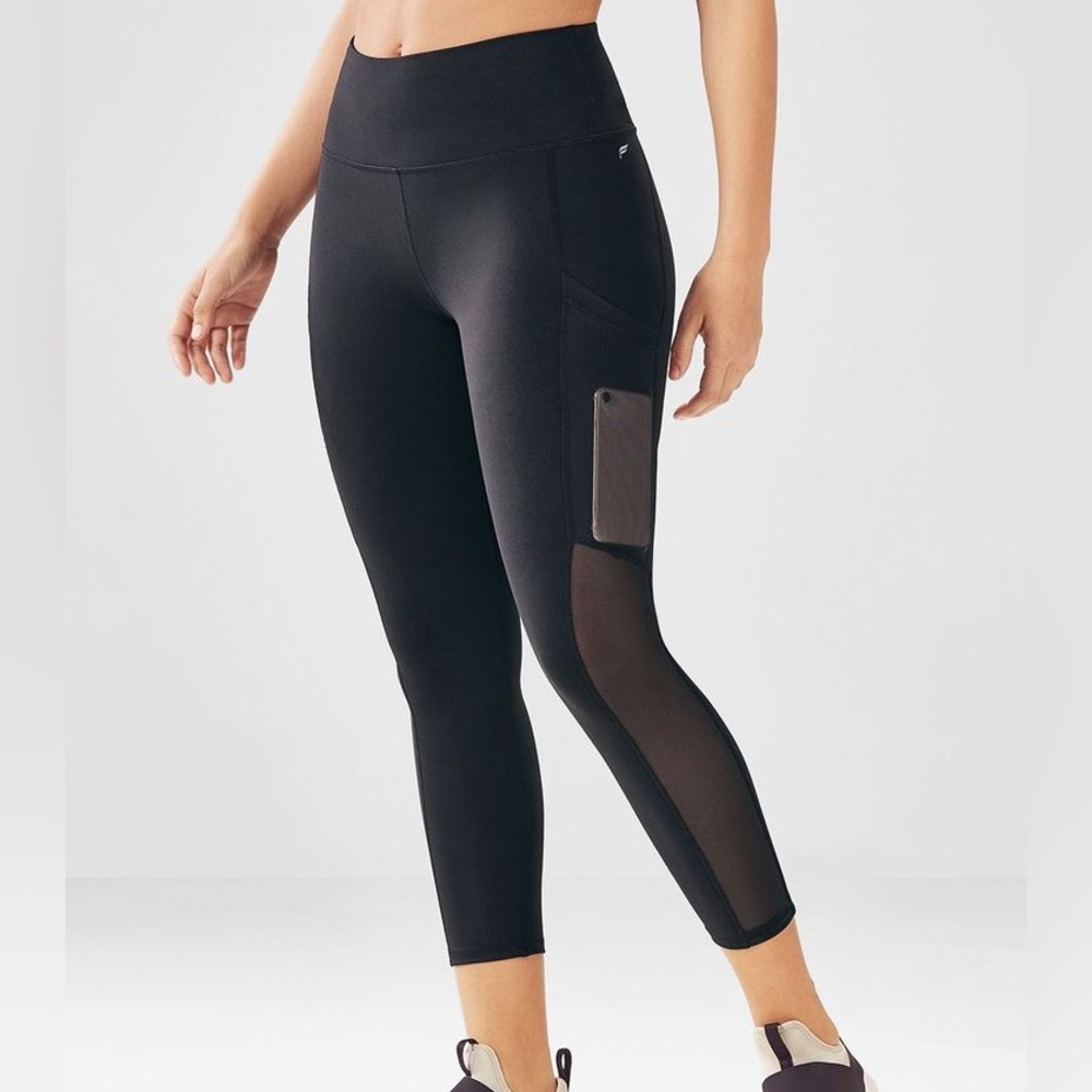 🌹FABLETICS Mila Powerhold high waisted Capri with pockets & mesh S Black